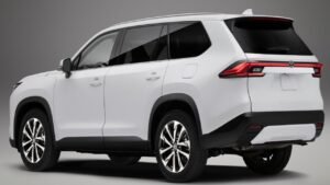 7 Seater Car: Bring Home A Shiny 7 Seater Car For Your Family With A Downpayment Of Just ₹80000, On EMI Of Just 9000
