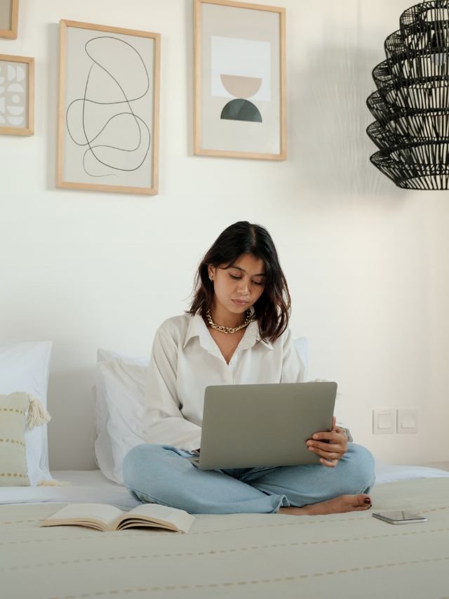 इस Work From Home Job से घर बैठे कमा सकते हैं हर महीने ₹50,000 तक